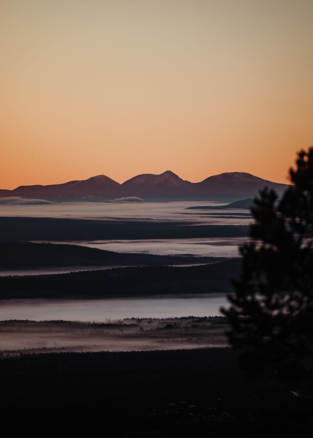 Solnedgång över Rendalssölen i Norge. Poster i olika storlekar: 30x40 cm, 40x50 cm, 50x70-cm, 70x100 cm.